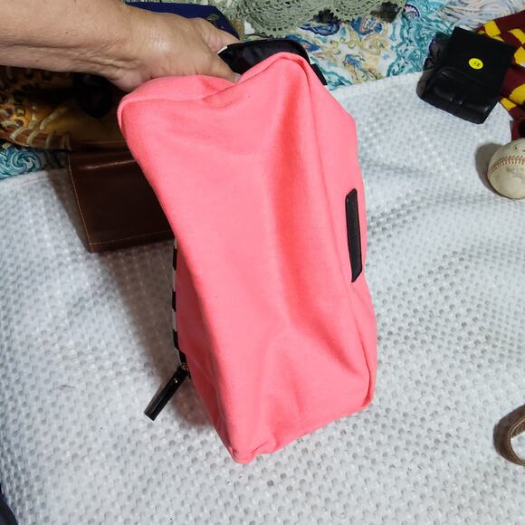 VICTORIA SECRETS NWT SECRET TRAVEL BAG - Picture 8 of 8